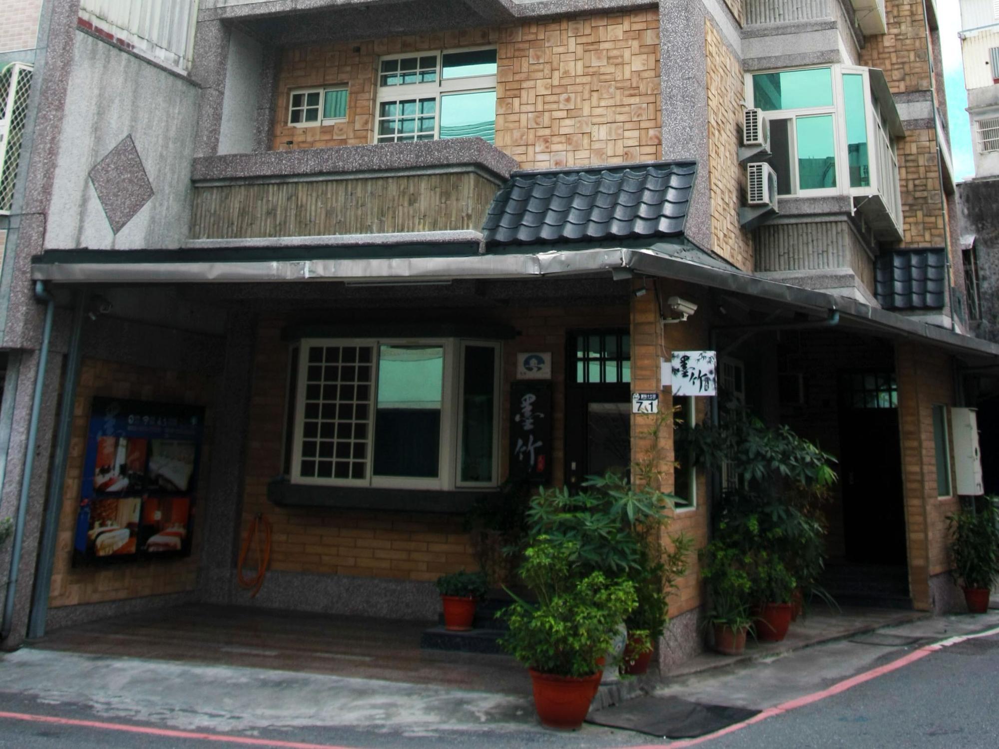 Black Bamboo Hostel Hualien City Exterior photo